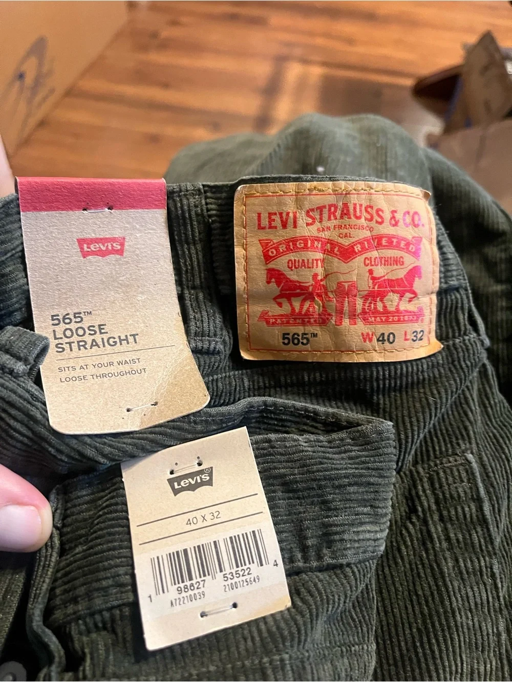 Levi’s 565 Men's Dark Green Corduroy Pants 40x32